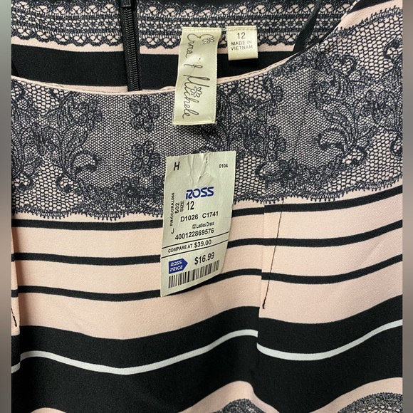 Emma & Michele Women’s Dress - Picture 4 of 4